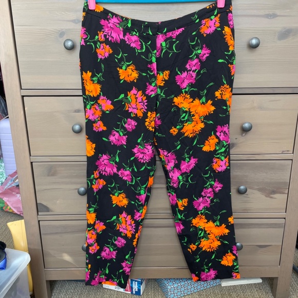 Escada 'Fantasy' Black Floral Print Ankle Length Pants Size 42